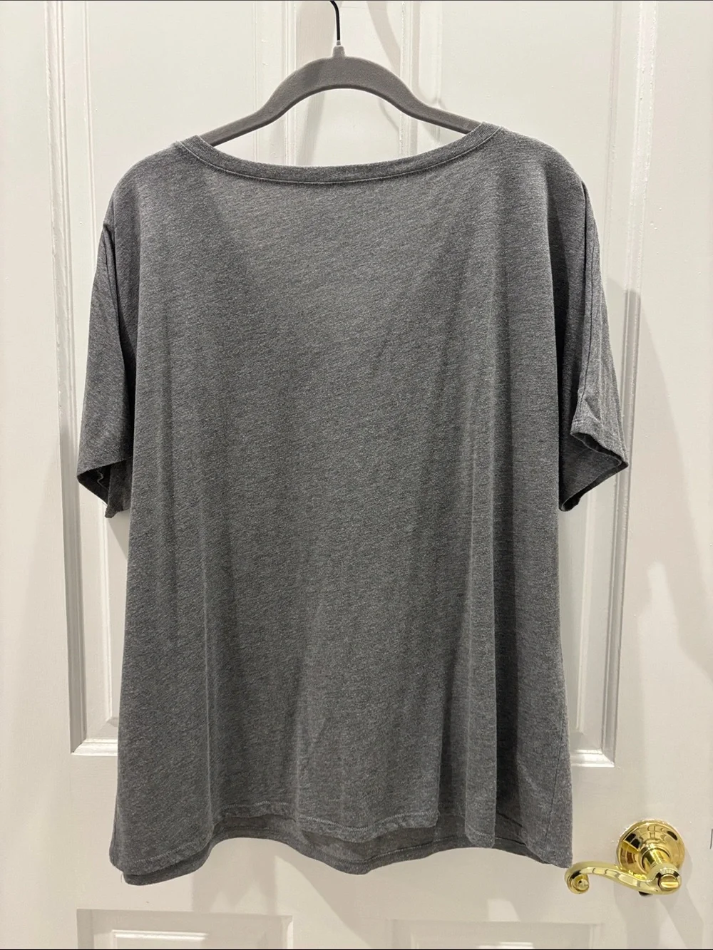 Alabama Crimson Tide Women's Gray V-Neck 'Roll Tide' Graphic Tee - Picture 4 of 4